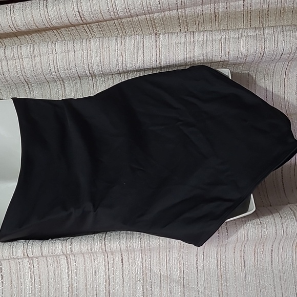 One piece, no brand black color - Picture 6 of 15